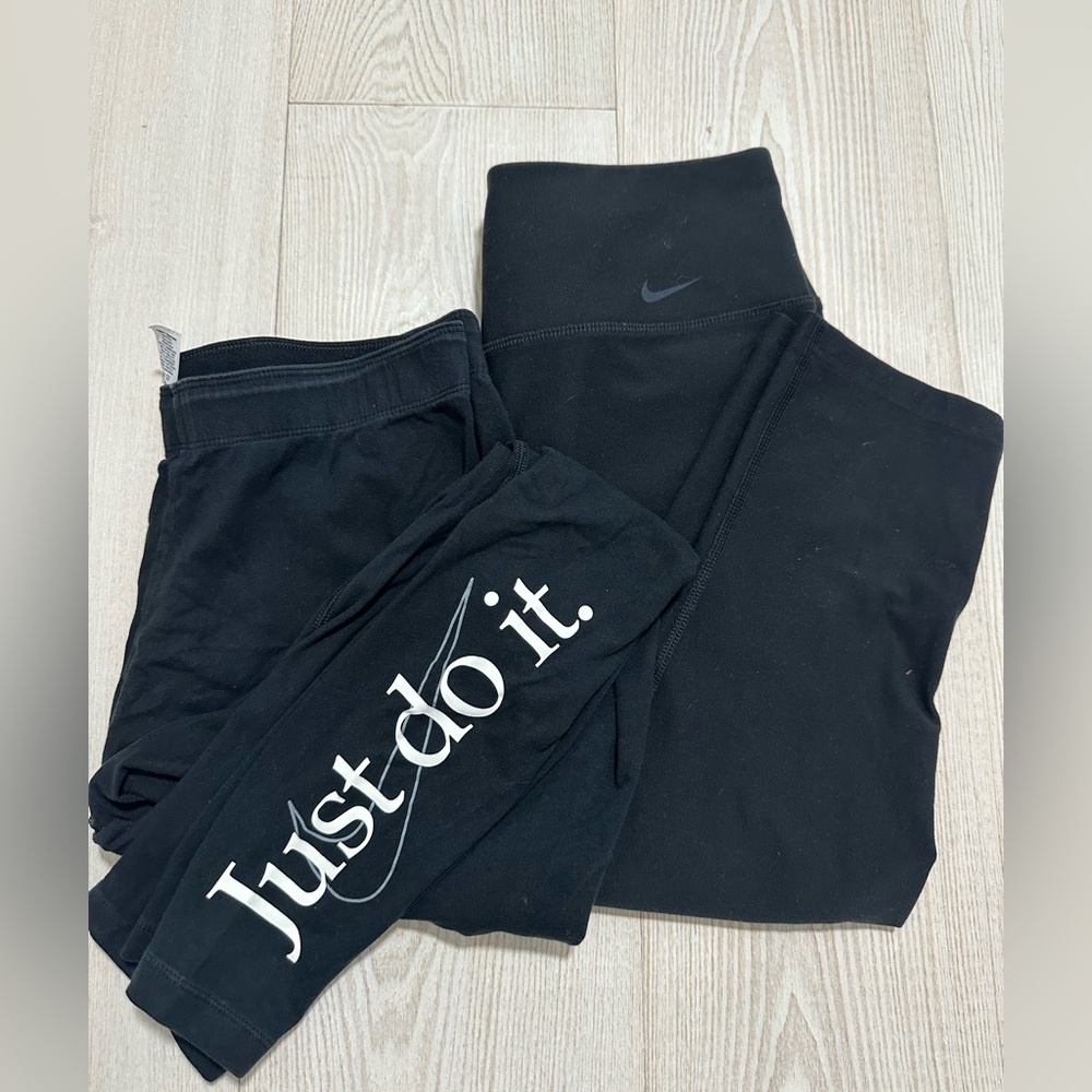 2 women Nike legging